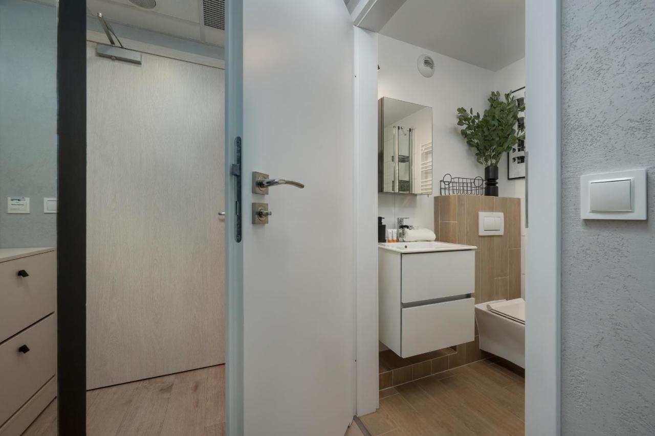 Trendy Studios With Home Office Near Wroclaw Main Station By Noclegi Renters Eksteriør billede