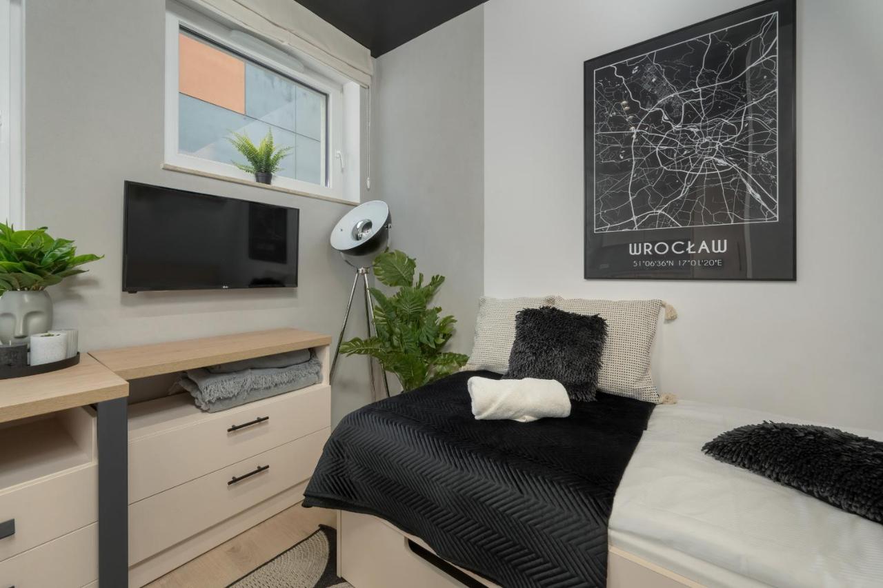 Trendy Studios With Home Office Near Wroclaw Main Station By Noclegi Renters Eksteriør billede