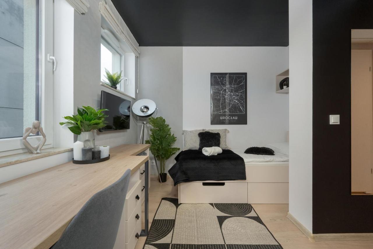 Trendy Studios With Home Office Near Wroclaw Main Station By Noclegi Renters Eksteriør billede