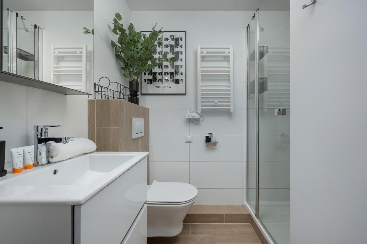 Trendy Studios With Home Office Near Wroclaw Main Station By Noclegi Renters Eksteriør billede